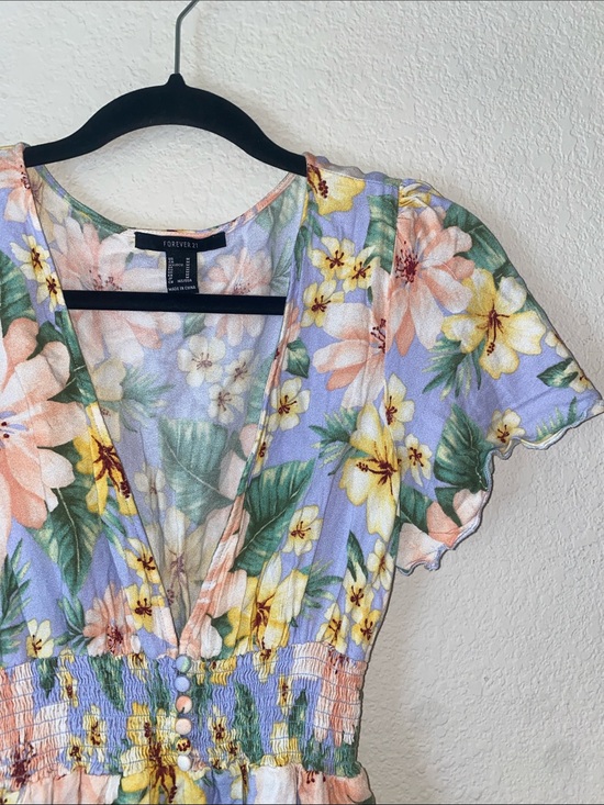 Dresses & Skirts - 🎈Floral print dress with a lavender background with a smocked waist!